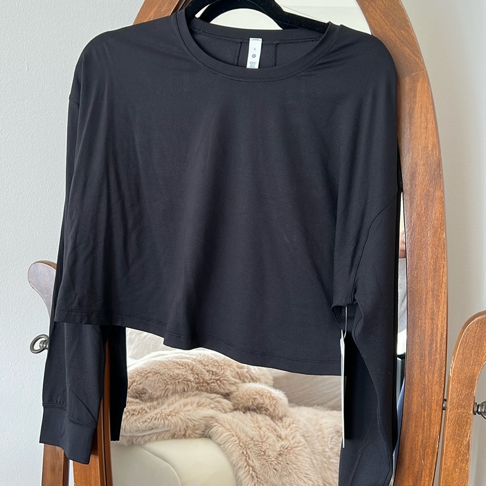 Lululemon muscle long sleeve cropped shirt